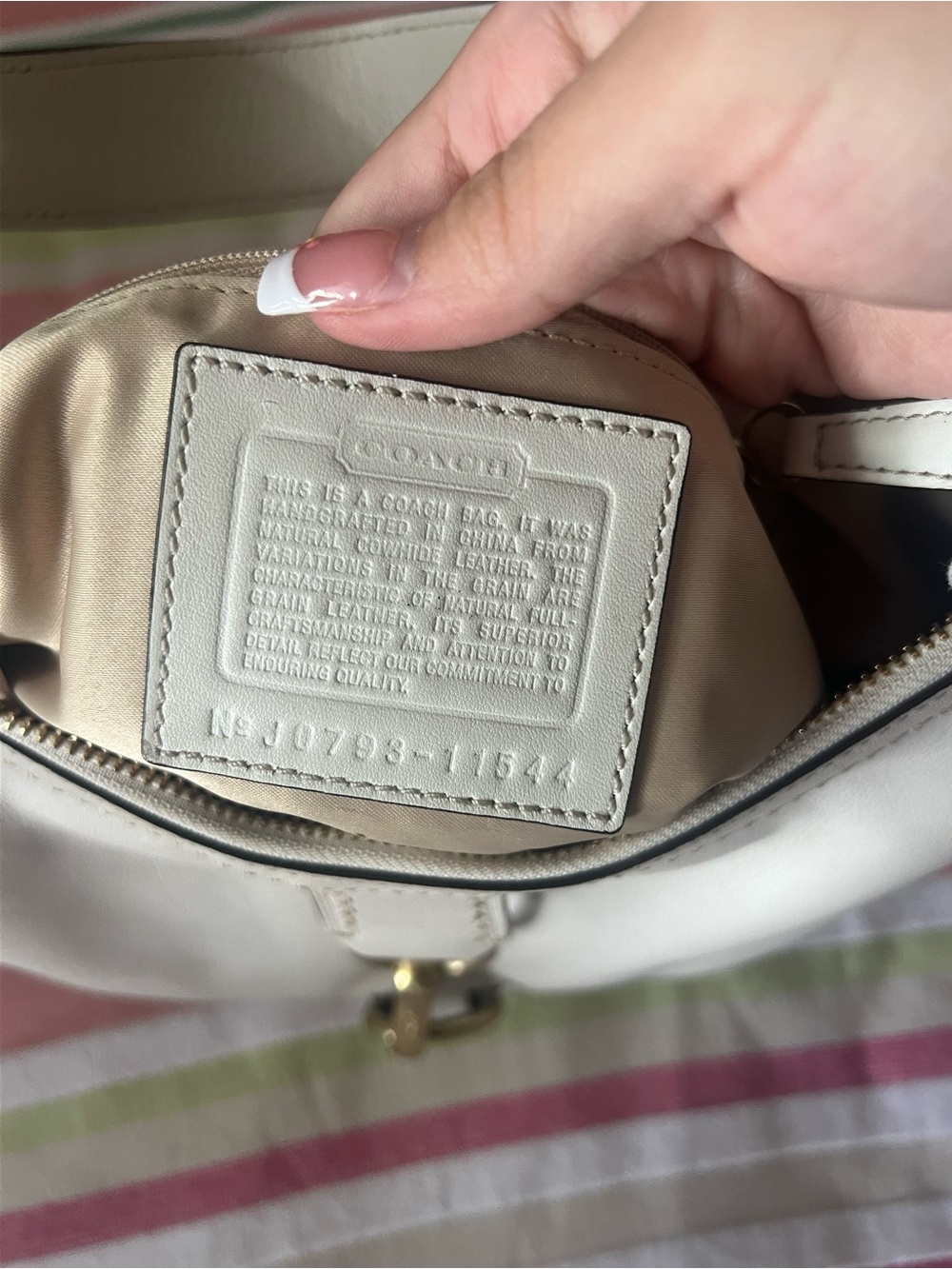 Coach Cream Leather Shoulder Bag with Brass Hardware - Picture 5 of 6